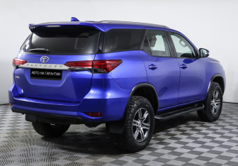 Подержанный автомобиль Toyota Fortuner 2018 года (3 фото)