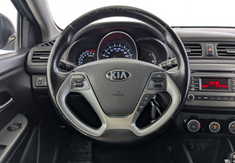 Подержанный автомобиль Kia Rio Sedan 2017 года (21 фото)