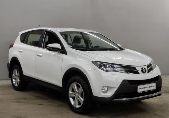 Подержанный автомобиль Toyota RAV4 2013 года (3 фото)