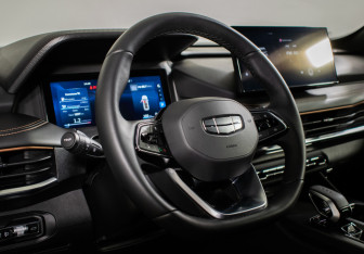 Подержанный автомобиль Geely Okavango 2024 года (14 фото)