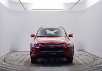 Подержанный автомобиль Toyota RAV4 2011 года (2 фото)