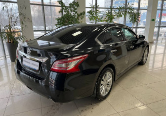 Подержанный автомобиль Nissan Teana 2014 года (5 фото)