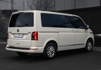 Подержанный автомобиль Volkswagen Caravelle 2021 года (5 фото)