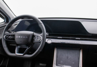 Подержанный автомобиль Omoda C5 2024 года (13 фото)