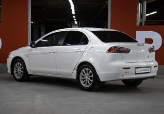Подержанный автомобиль Mitsubishi Lancer Sedan 2014 года (7 фото)