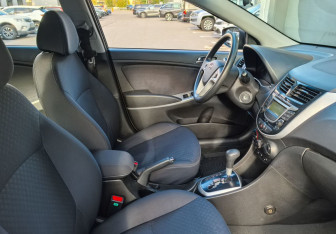 Подержанный автомобиль Hyundai Solaris Hatchback 2013 года (12 фото)