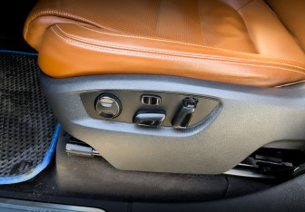 Подержанный автомобиль Volkswagen Touareg 2013 года (21 фото)