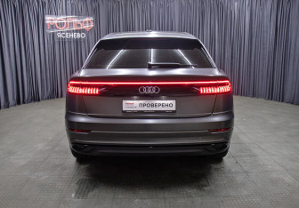 Подержанный автомобиль Audi Q8 2020 года (6 фото)