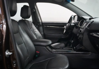 Подержанный автомобиль Kia Sorento 2014 года (10 фото)