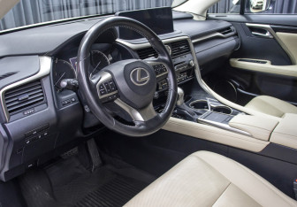 Подержанный автомобиль Lexus RX 2021 года (16 фото)