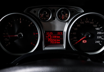 Подержанный автомобиль Ford Kuga 2008 года (11 фото)