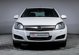 Подержанный автомобиль Opel Astra Sedan 2011 года (2 фото)