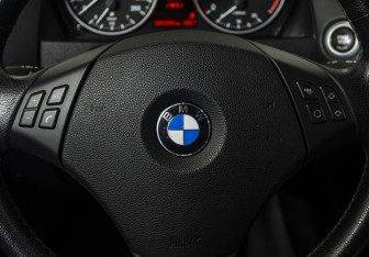 Подержанный автомобиль BMW X1 2014 года (11 фото)