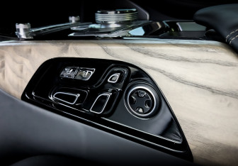 Подержанный автомобиль Genesis G90 2022 года (30 фото)