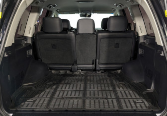 Подержанный автомобиль Toyota Land Cruiser Suv 2015 года (10 фото)