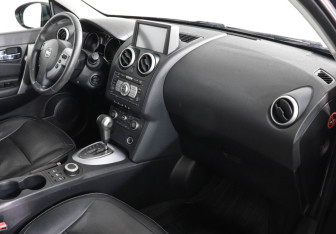 Подержанный автомобиль Nissan Qashqai 2008 года (10 фото)