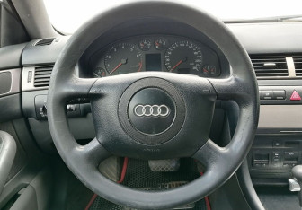 Подержанный автомобиль Audi A6 Sedan 1999 года (12 фото)