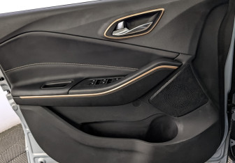 Подержанный автомобиль Москвич 3е 2023 года (19 фото)