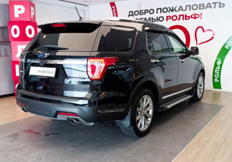 Подержанный автомобиль Ford Explorer 2018 года (4 фото)