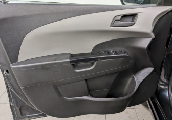 Подержанный автомобиль Chevrolet Aveo Sedan 2013 года (11 фото)
