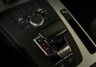 Подержанный автомобиль Audi Q5 2018 года (16 фото)