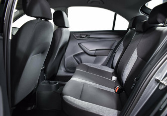 Подержанный автомобиль Skoda Rapid Liftback 2022 года (12 фото)