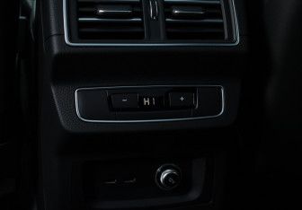 Подержанный автомобиль Audi Q5 2023 года (11 фото)