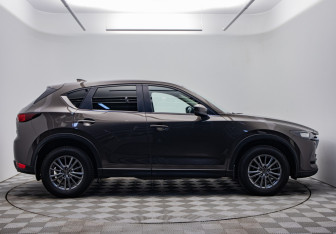 Подержанный автомобиль Mazda CX-5 2017 года (6 фото)