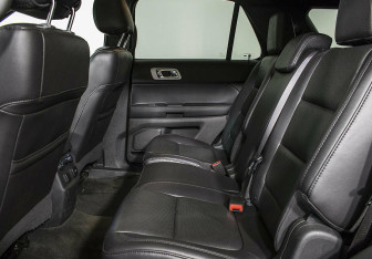 Подержанный автомобиль Ford Explorer 2012 года (16 фото)