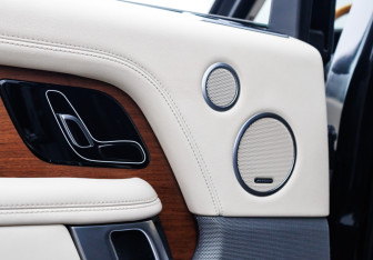 Подержанный автомобиль Land Rover Range Rover 2018 года (14 фото)