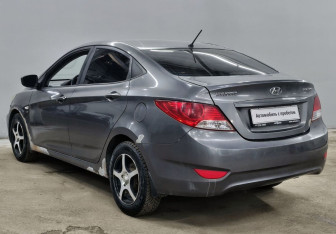 Подержанный автомобиль Hyundai Solaris Sedan 2011 года (7 фото)