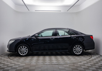 Подержанный автомобиль Toyota Camry Sedan 2012 года (8 фото)