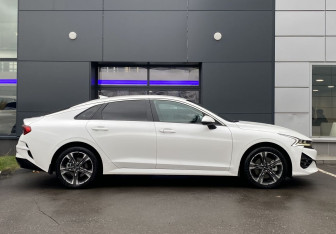 Подержанный автомобиль Kia K5 2022 года (4 фото)