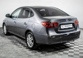 Подержанный автомобиль Hyundai Elantra Sedan 2008 года (7 фото)