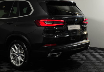 Подержанный автомобиль BMW X5 2019 года (21 фото)