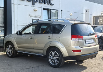 Подержанный автомобиль Citroen C-Crosser 2009 года (7 фото)