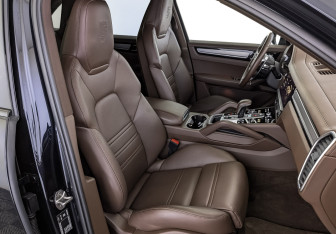 Подержанный автомобиль Porsche Cayenne 2023 года (23 фото)