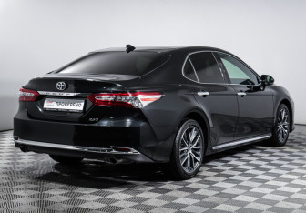 Подержанный автомобиль Toyota Camry Sedan 2023 года (5 фото)
