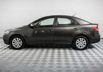 Подержанный автомобиль Kia Cerato Sedan 2010 года (8 фото)