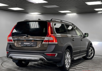 Подержанный автомобиль Volvo XC70 2016 года (23 фото)