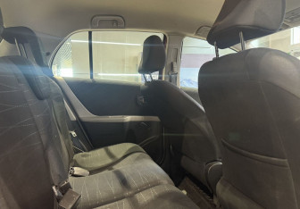 Подержанный автомобиль Toyota Yaris Hatchback 2007 года (11 фото)