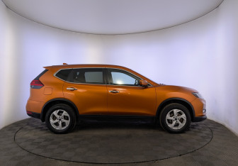 Подержанный автомобиль Nissan X-Trail 2019 года (4 фото)