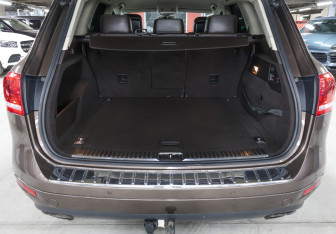 Подержанный автомобиль Volkswagen Touareg 2011 года (10 фото)