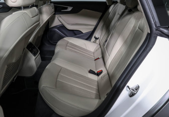 Подержанный автомобиль Audi A5 Liftback 2016 года (10 фото)