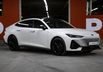 Подержанный автомобиль Changan UNI-V 2024 года (3 фото)