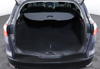 Подержанный автомобиль Ford Focus Wagon 2012 года (18 фото)