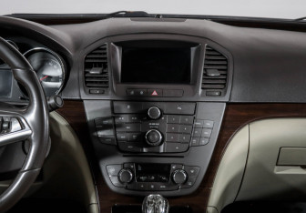 Подержанный автомобиль Opel Insignia Sedan 2010 года (13 фото)