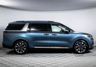 Подержанный автомобиль Kia Carnival 2021 года (4 фото)