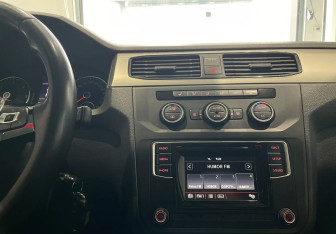 Подержанный автомобиль Volkswagen Caddy Compactvan 2016 года (16 фото)