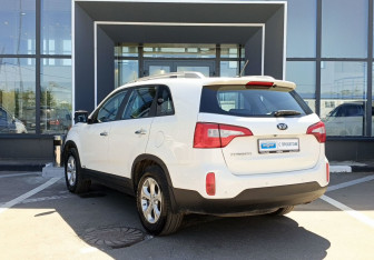 Подержанный автомобиль Kia Sorento 2016 года (7 фото)